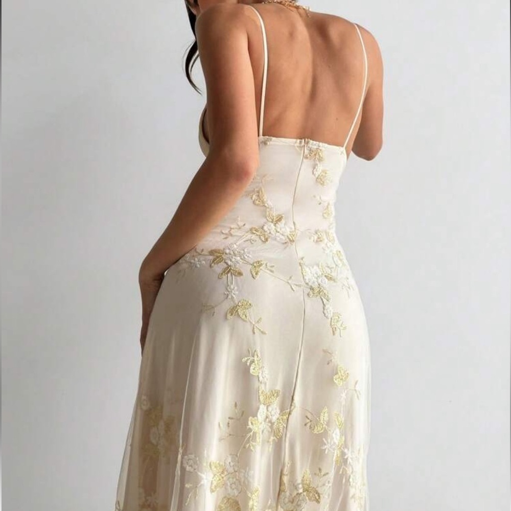 Brand New Women’s Elegant Cream Floral Embroidered Sleeveless Midi Dress - Picture 2 of 5